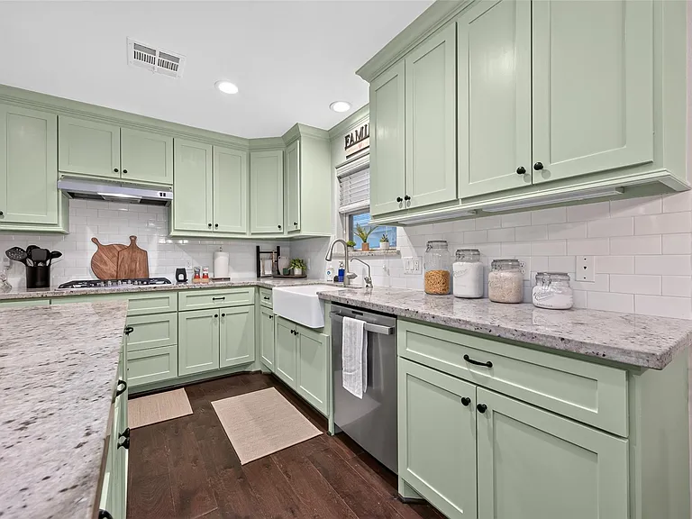 746 Stone Mountain Dr — Photo 8