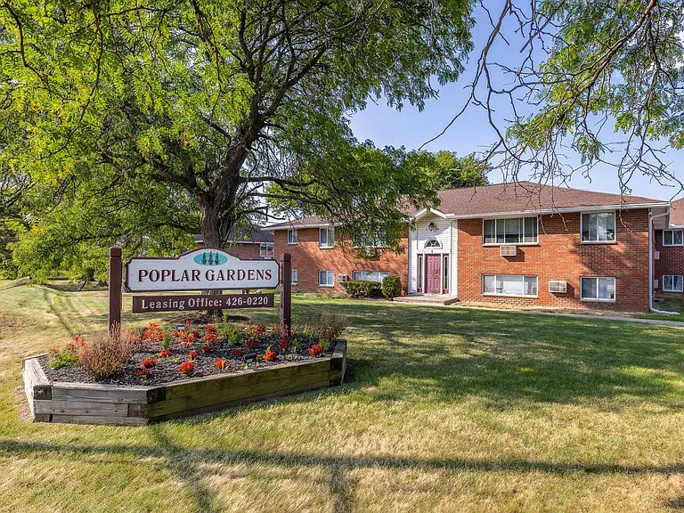 Poplar Gardens — Photo 1