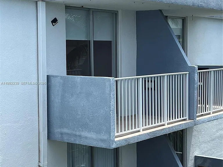 1801 S Treasure Dr #512A — Photo 14