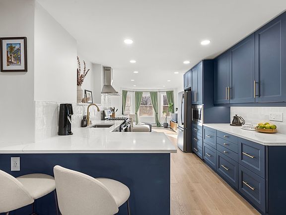 3rd image of 302 4th St APT 1
