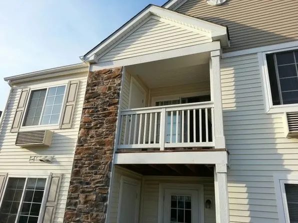 223 Silverstone Dr, Carpentersville, IL 60110