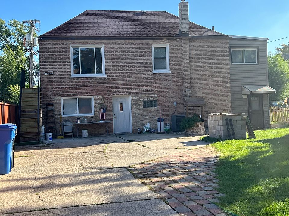 1st image of 7023 W Wrightwood Ave