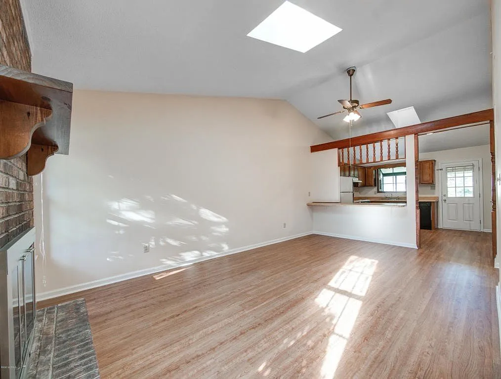 2 bed, 2.0 bath, 891 sqft, $1,100 — Photo 3