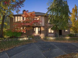 30514 Fox Club Dr, Farmington Hills, MI