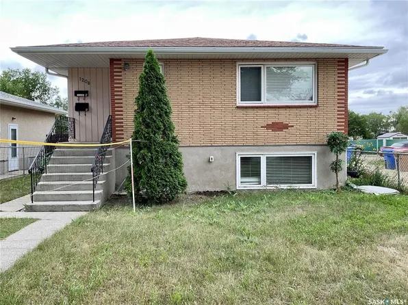 1208 Bond STREET, Regina, SK S4N 1W9