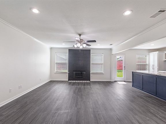 3rd image of 901 Saddle Dr