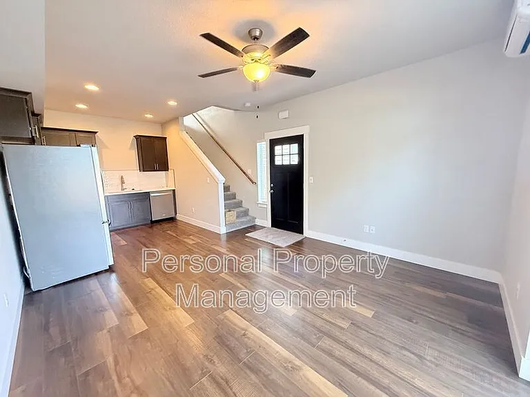 1530 NW 29th Pl #A — Photo 2