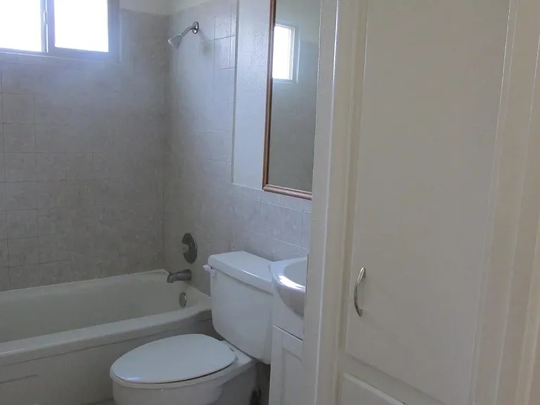 1456 E Elm St — Photo 19