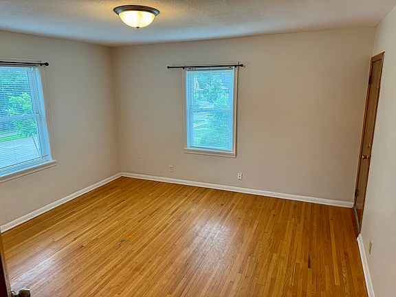 5th image of 2522 5th St NE #2