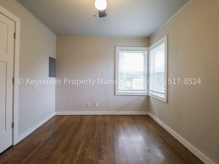 E Independence St Fourplex — Photo 13