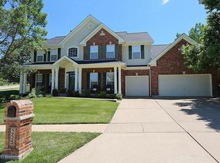 255 Avalon Point Ct, Fenton, MO 63026