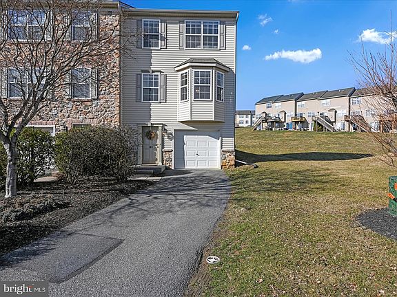 2nd image of 139 Bradford St