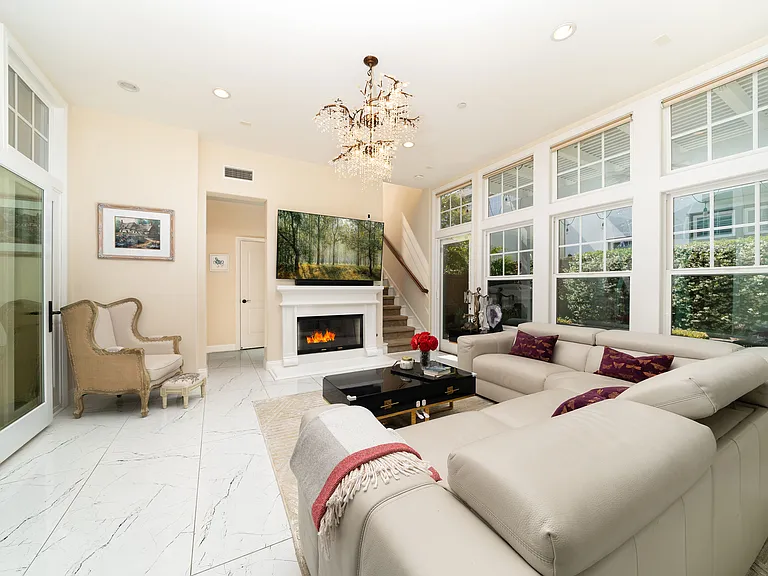 4671 Wellfleet Dr — Photo 3