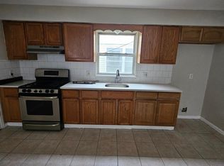 232 4th St #1, Newark, NJ 07107