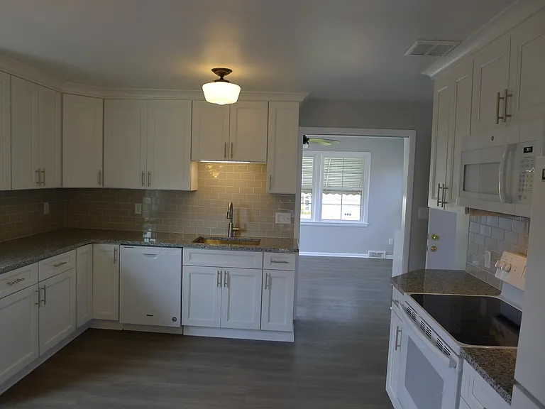 3006 Warrensville Center Rd #UP — Photo 6