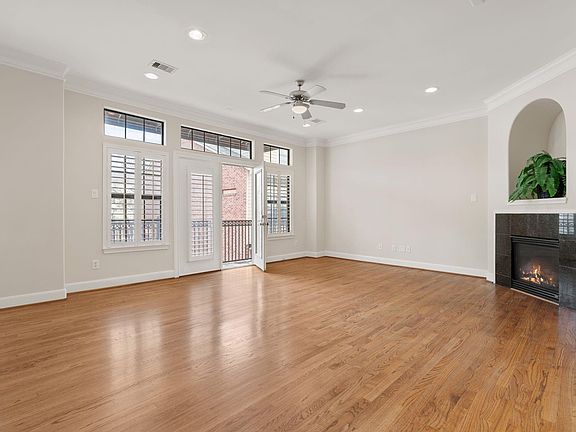 3rd image of 121 Roy St