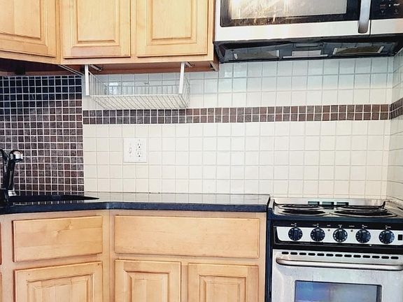 4th image of 4631 Sansom St #3