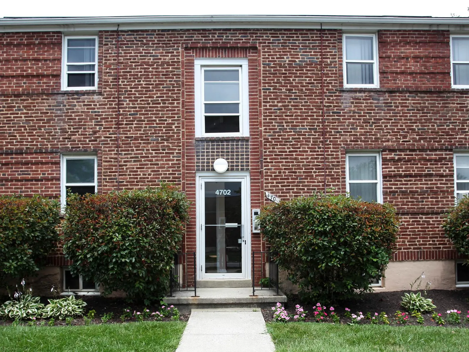 Westland Gardens Apartments and Townhouses — Photo 4