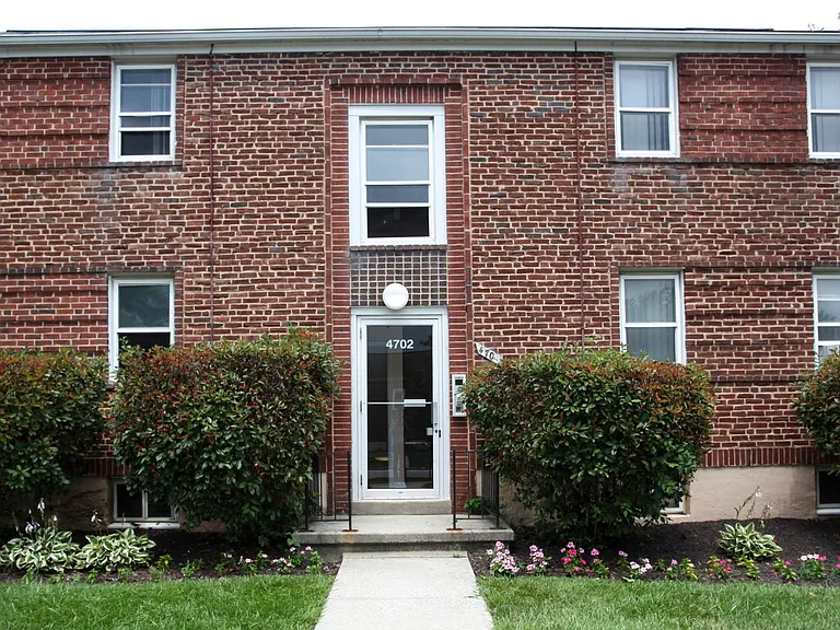Westland Gardens Apartments and Townhouses — Photo 4