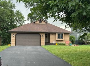 382 Holiday Dr, Somonauk, IL 60552