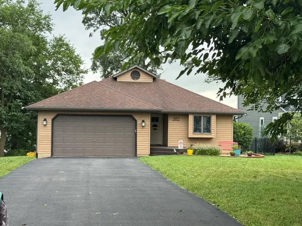 382 Holiday Dr, Somonauk, IL 60552