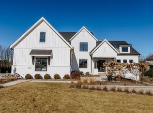 13870 Larsen Ct, Brookfield, WI 53005