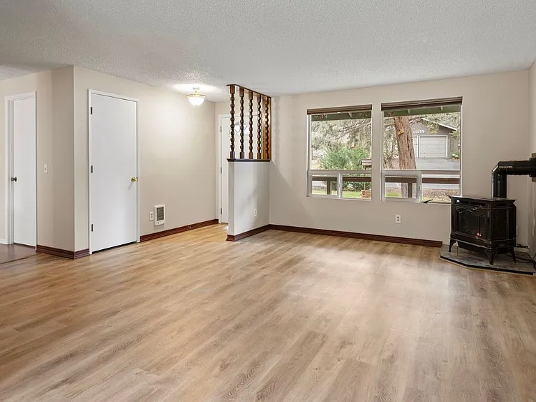 20754 Canterbury Ct — Photo 4