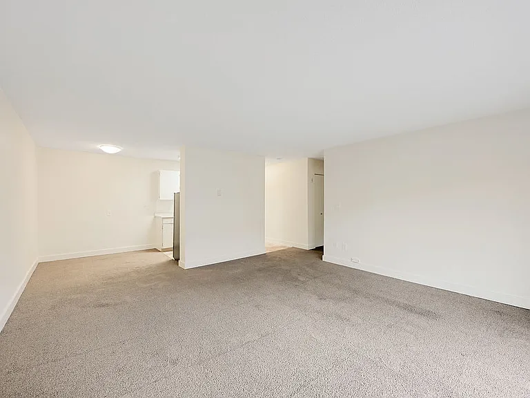 2230 Cadboro Bay Rd — Photo 31