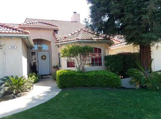 896 Robinson Ave, Clovis, CA 93612