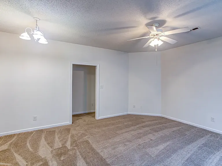 Hunter's Park Apartments — Photo 21