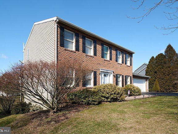 2nd image of 1415 Estate Dr