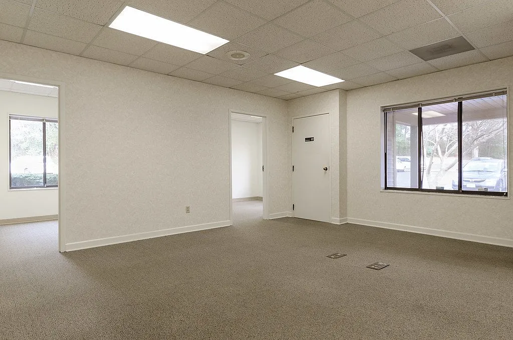 Studio, 1200 sqft, $2,000 — Photo 4