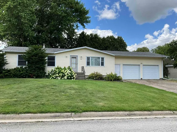 701 Rainbow Ave, West Union, IA 52175