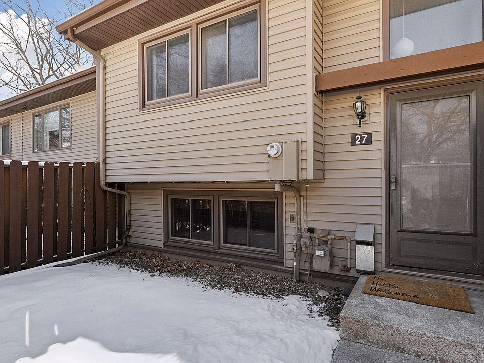 1st image of 27 River Woods Ln