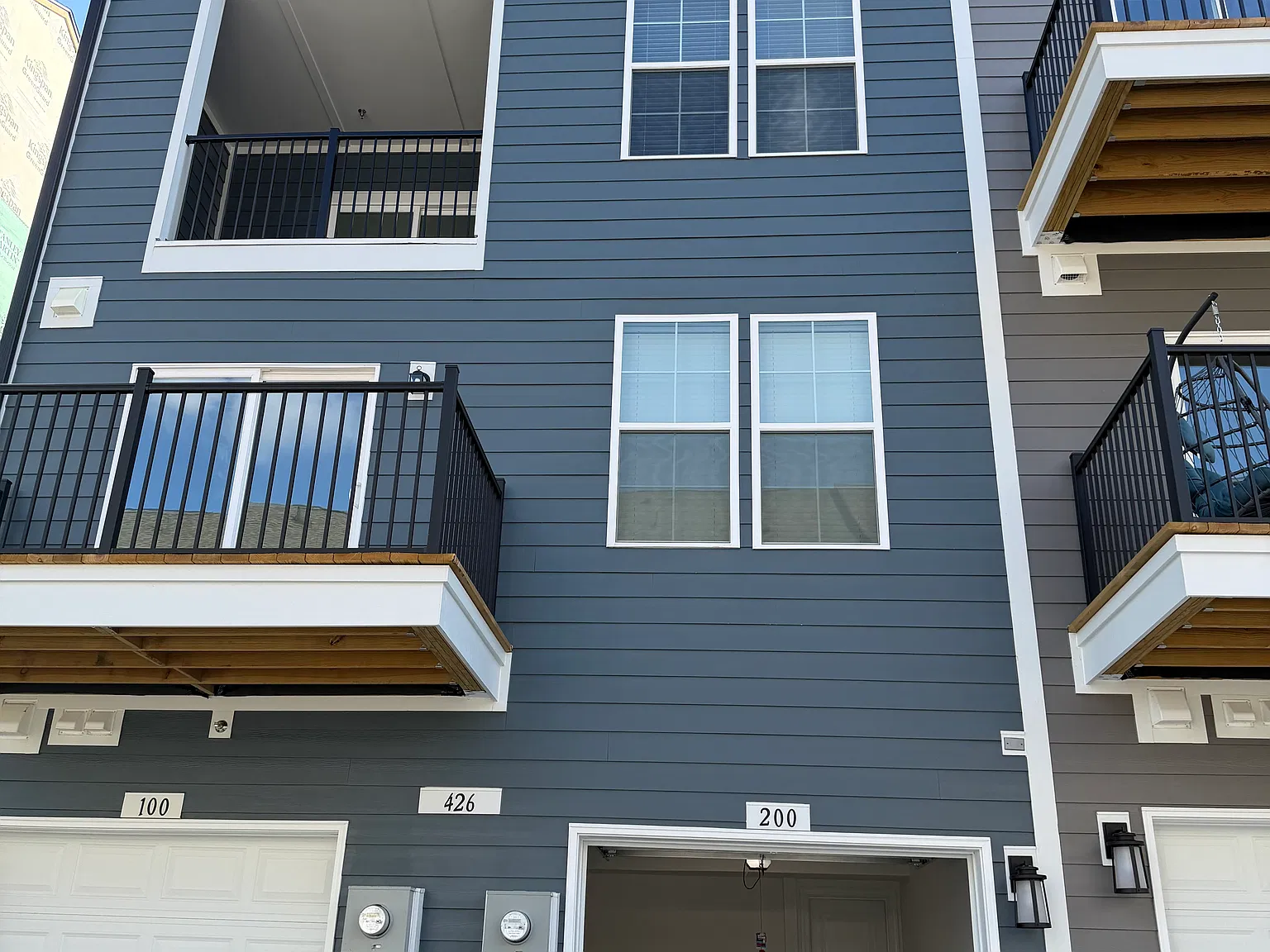 3 bed, 2452 sqft, $2,500 — Photo 2