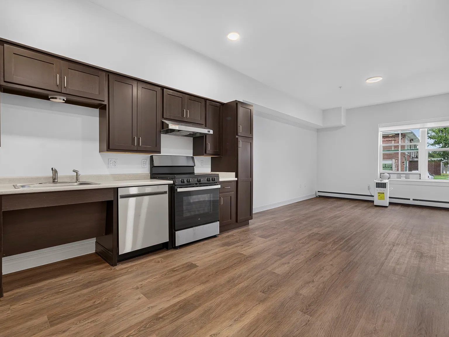 2 bed, $1,884 — Photo 2