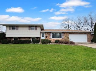 1030 E Johnson St, Morton, IL 61550