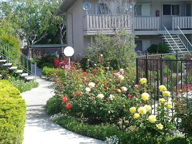 Wildwood Manor — Photo 2