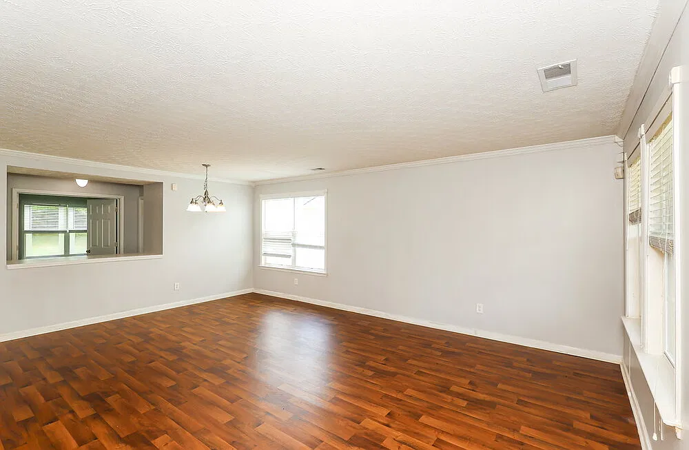 3 bed, 2.5 bath, 3239 sqft, $2,205 — Photo 4