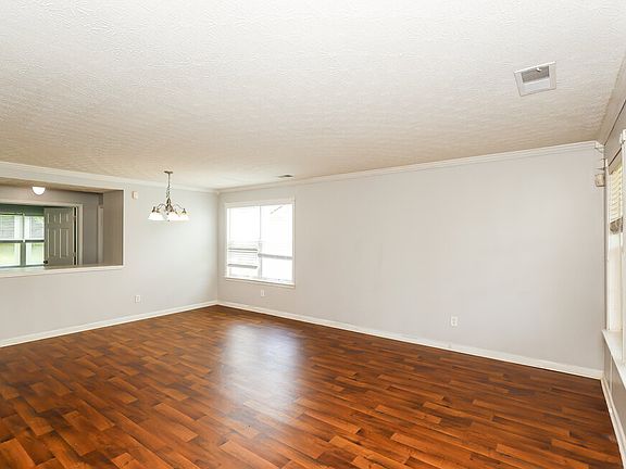 4th image of 2894 Edgewater St SW