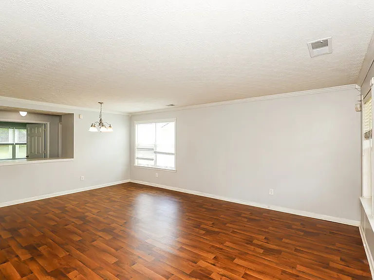 2894 Edgewater St SW — Photo 4
