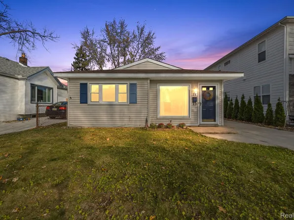 78 W Tacoma St, Clawson, MI 48017