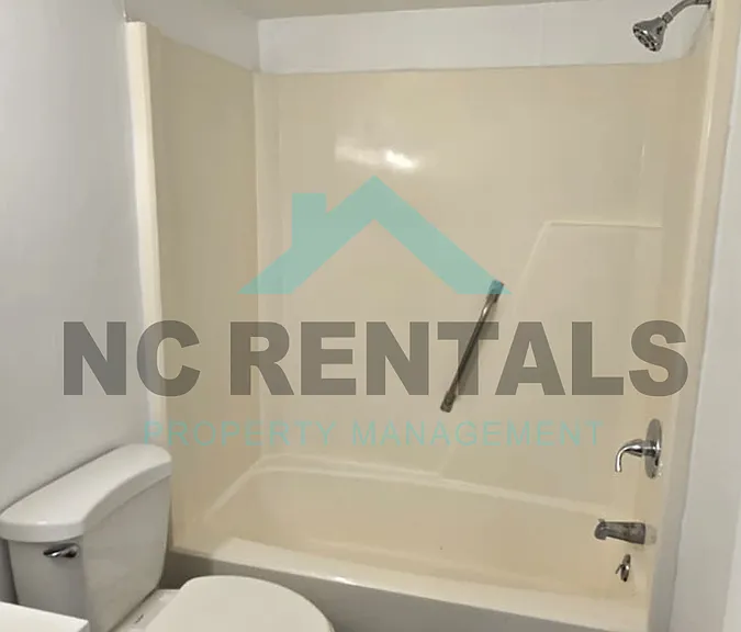 2559 Green Oaks Ct #B — Photo 13