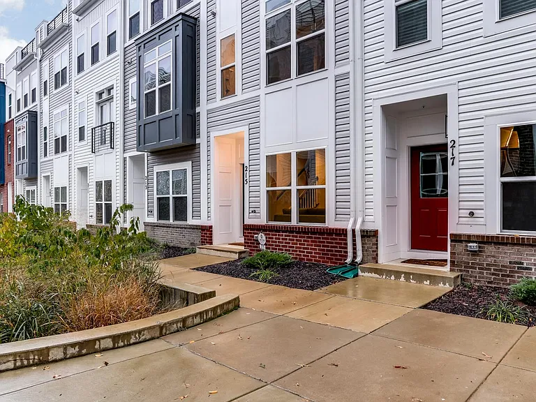 215 Wesley Brown Ln — Photo 1