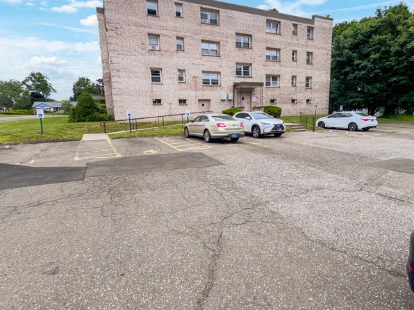 300 Meadowside Road #212, Milford, CT 06460