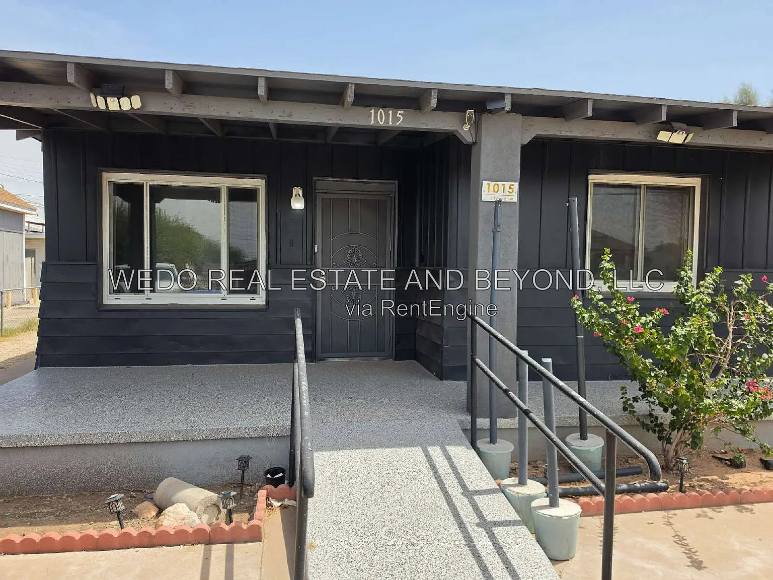 3 bed, 2.0 bath, 1200 sqft, $2,100 — Photo 1