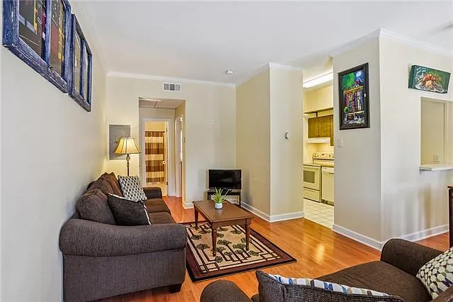 822 Touro St #1 — Photo 3