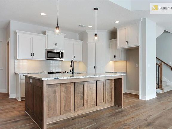 Spacious Breakfast Bar