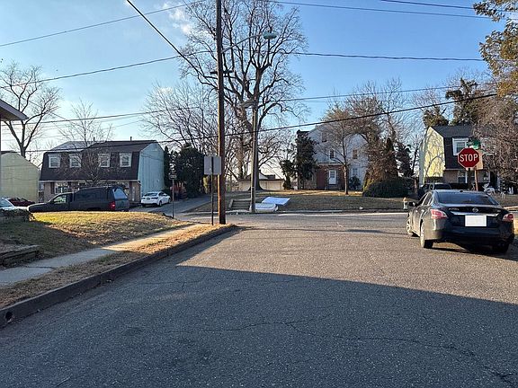 4th image of 119 Penn St