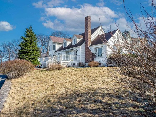 2 Torrington Dr, Halifax, NS B3M 1Y2